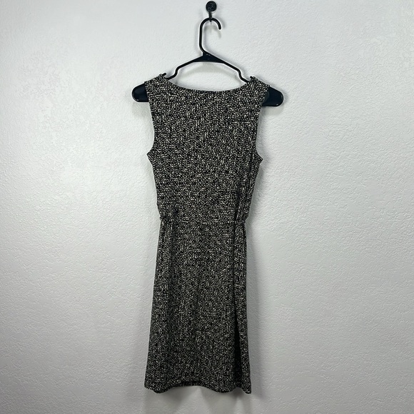 Ann.Taylor Women’s Sleeveless Belted Black Tan Graphic Dress Sz XSP Mini Elegant - Picture 6 of 7